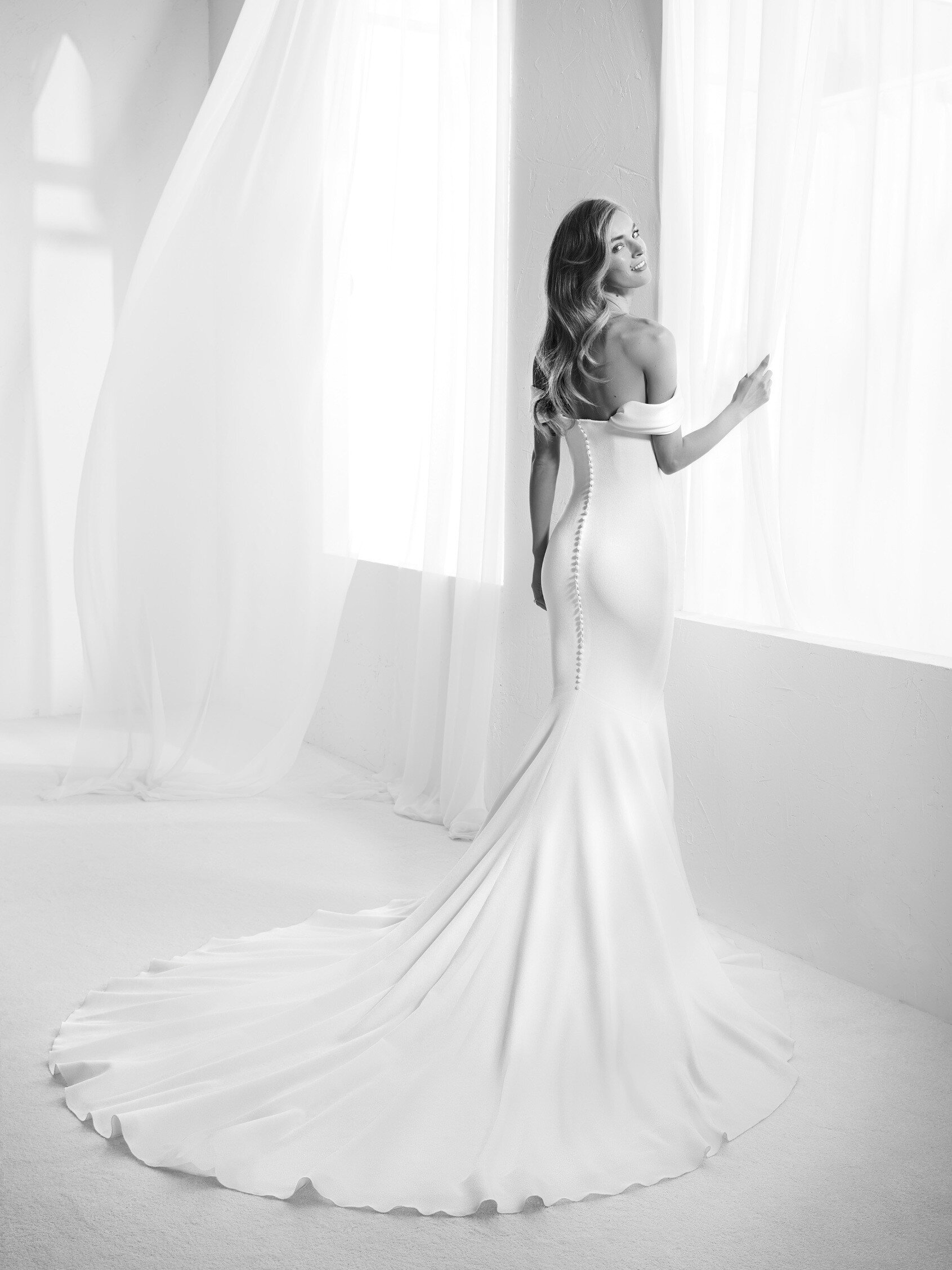 Mira-Couture-Atelier-Pronovias-Raciela-Wedding-Gown-Bridal-Dress-Chicago-Boutique-Side.jpg
